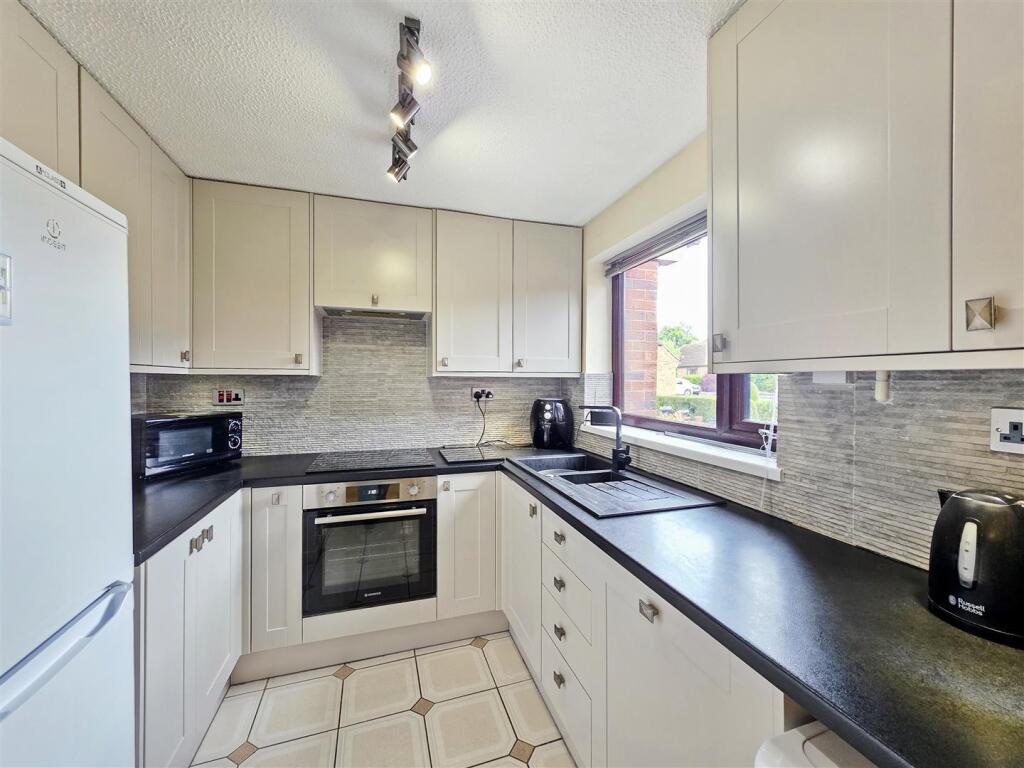 House in Gedling, Nottinghamshire - View 5