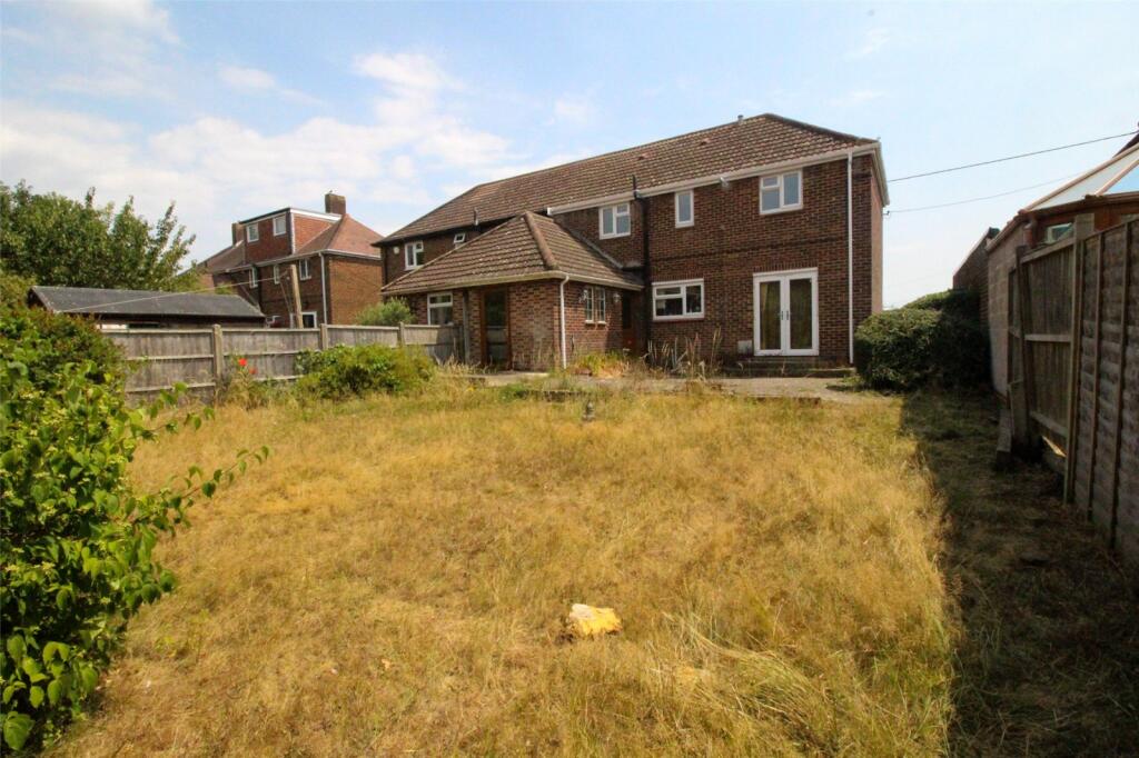 Priory Road, Netley Abbey, Southampton, Hampshire, SO31 photo 4