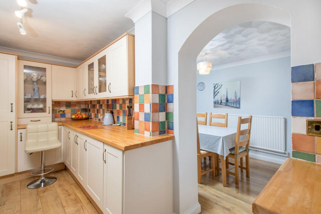 Beech Close, Corby, Northamptonshire, NN17 2AF photo 4