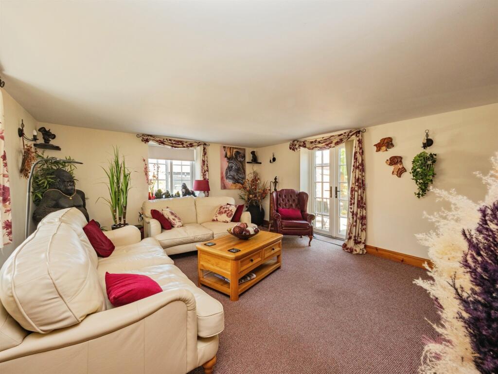 House in Dorchester, Dorset - View 2