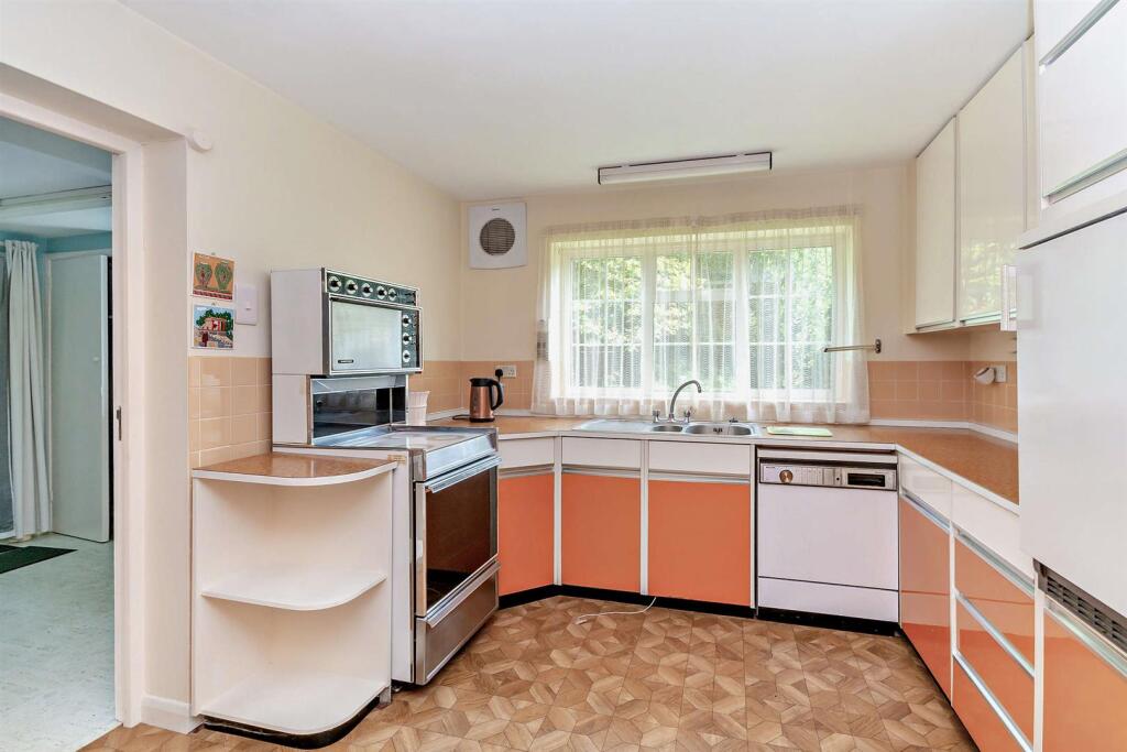 House in Basingstoke and Deane, Bramley - View 2