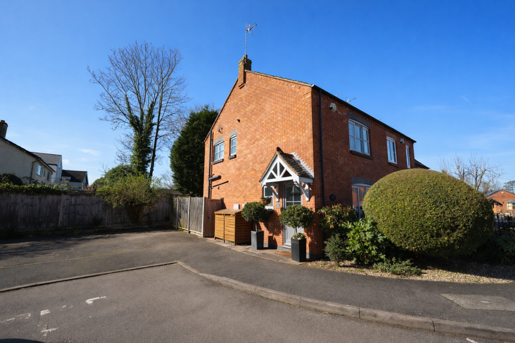 2-bed semi-detached on The Maltings, Glenfield, Leicester, Leicestershire, £250,000