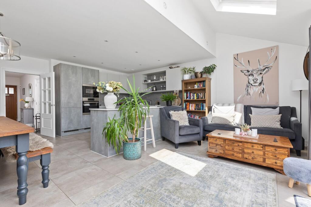 House in Redhill - View 5