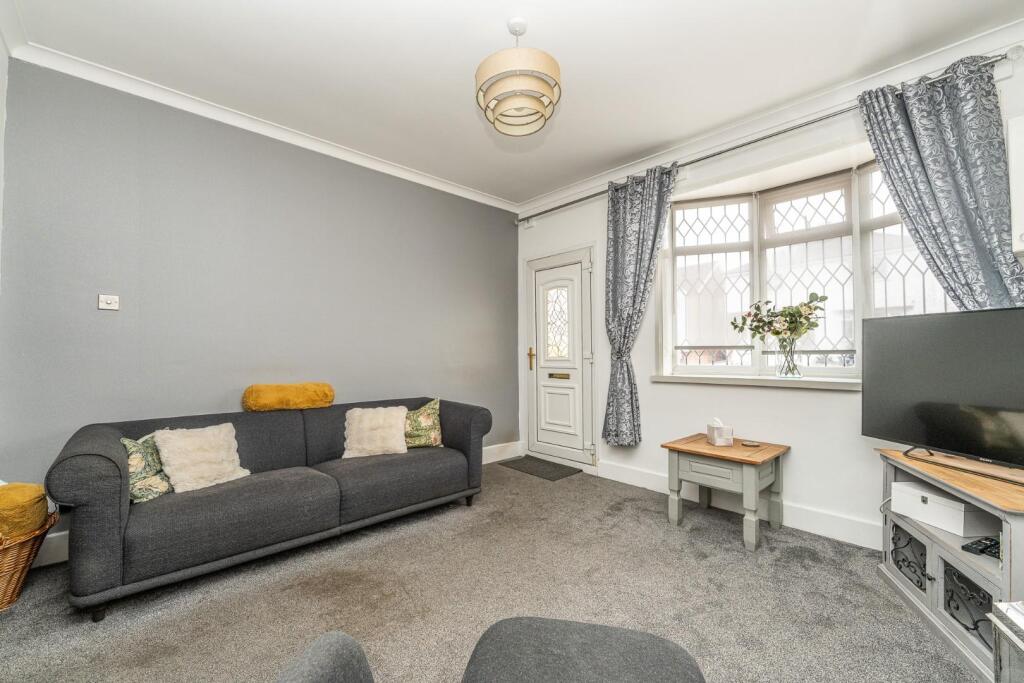 House in Walsall, West Midlands - More