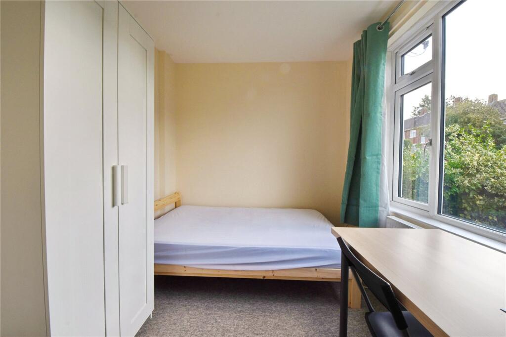 4 bedroom semi-detached house for rent