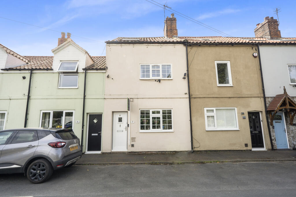 Main image of property: New Cottages, Rawcliffe Bridge, DN14 8