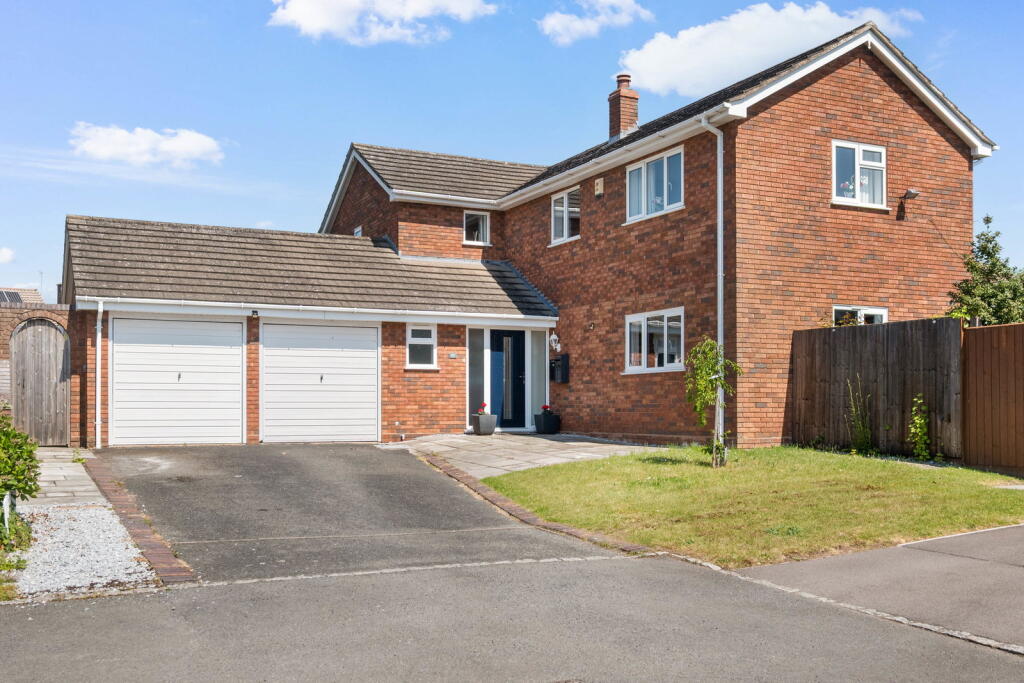 Main image of property: 37 Eastbank Drive, Northwick, Worcester. WR3 7BH