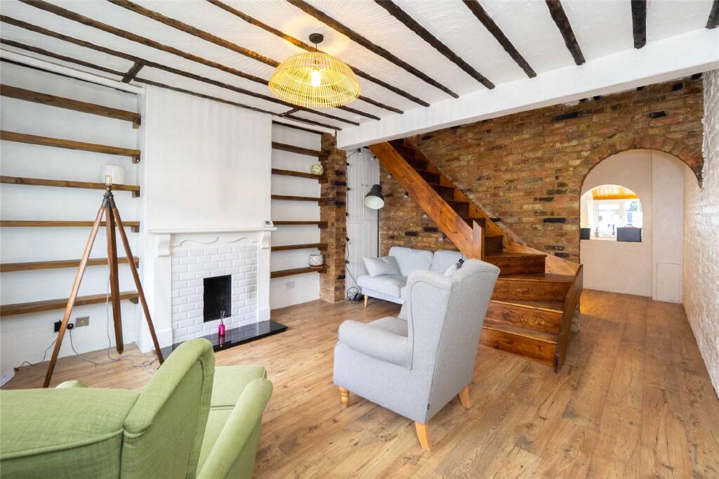 House in Sutton - View 2