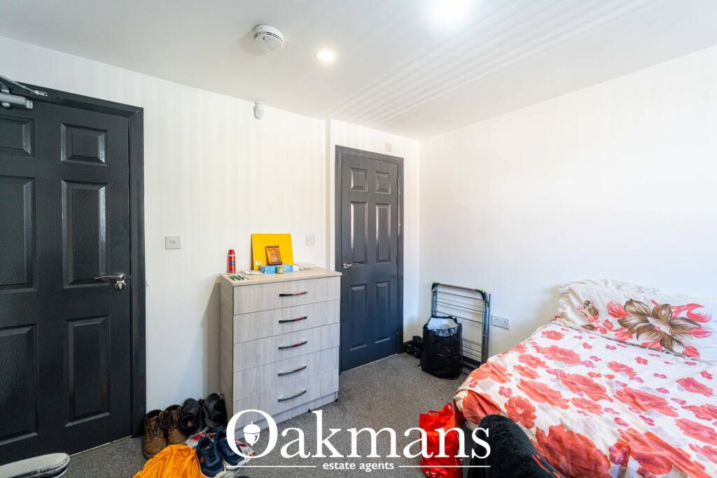 6 bedroom terraced house for rent