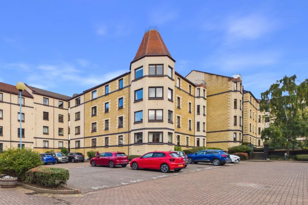 2-bed flat on West Bryson Road, Edinburgh, EH11 1BQ, £260,000
