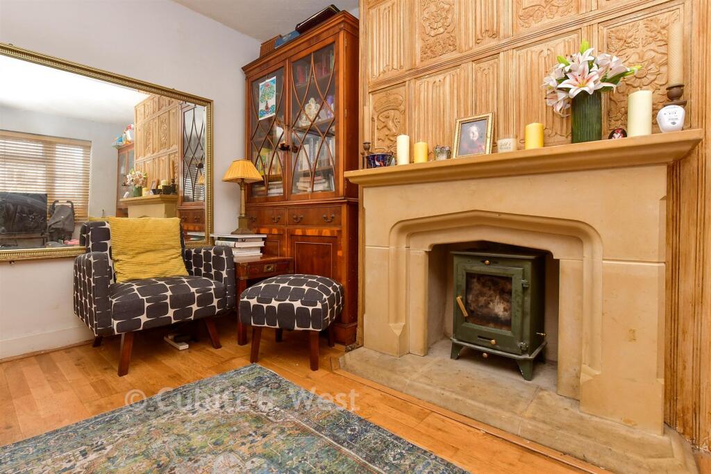 House in London, Stonecot, Benhilton - More