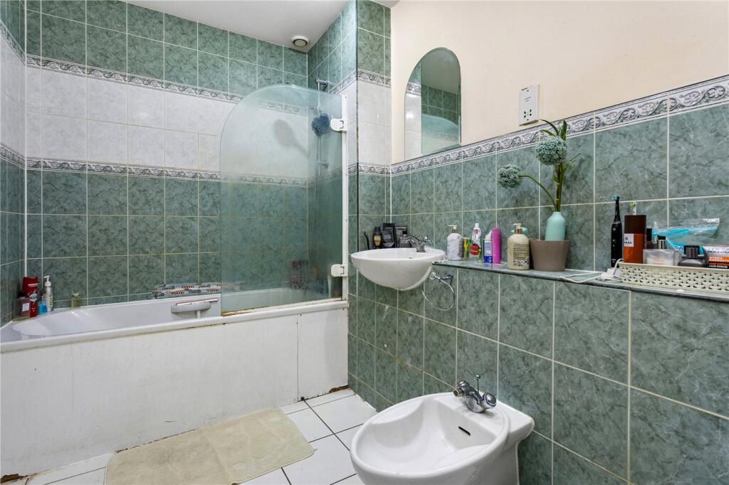 Apartment in London - More