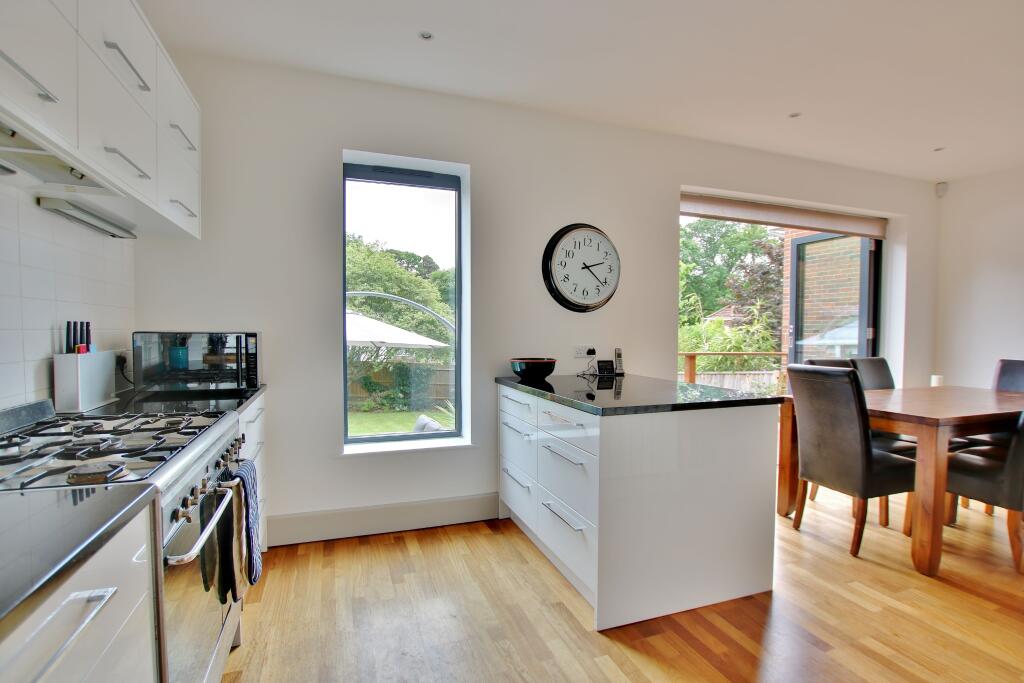 House in Southampton - More