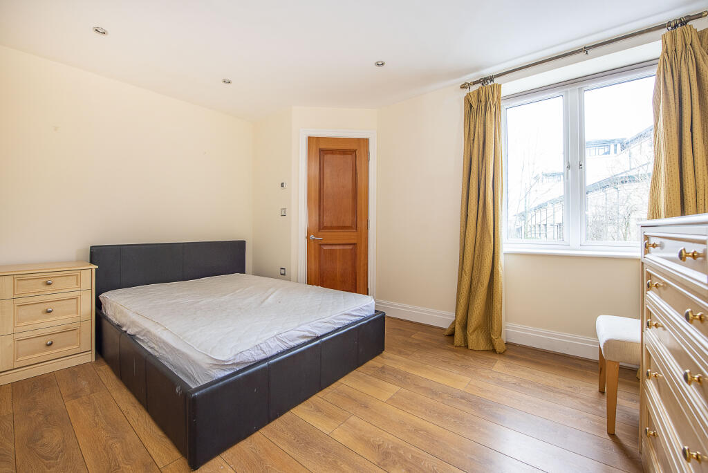 Apartment in Twickenham - View 5