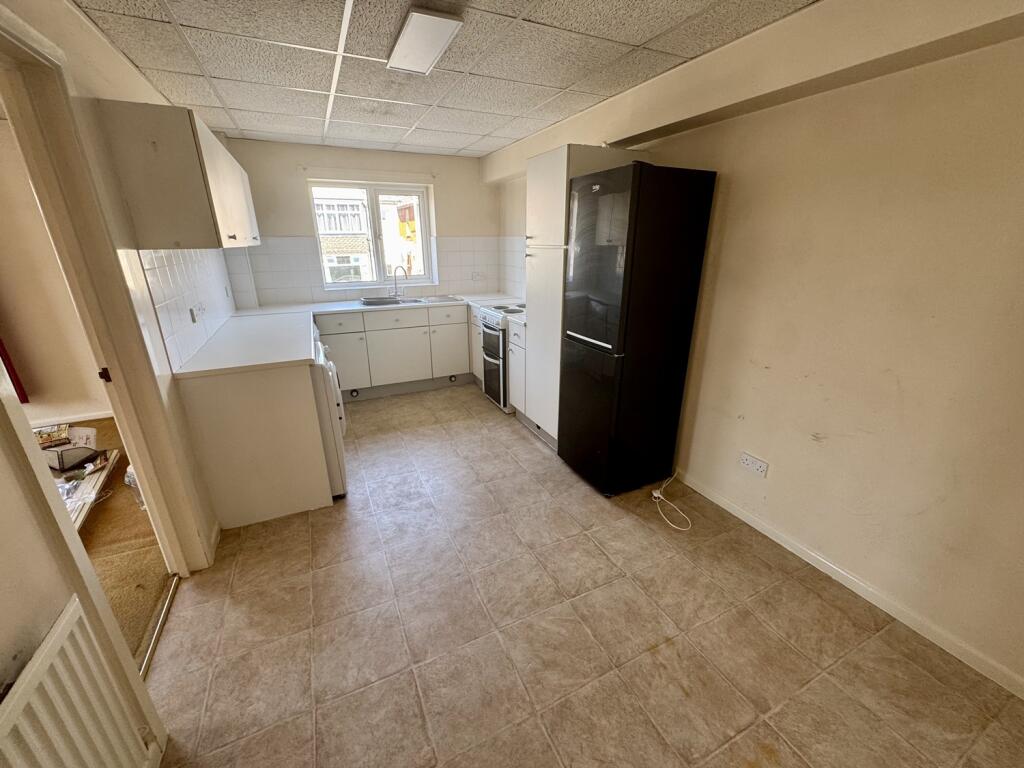 Apartment in Bournemouth, Penn Hill, Poole - View 3