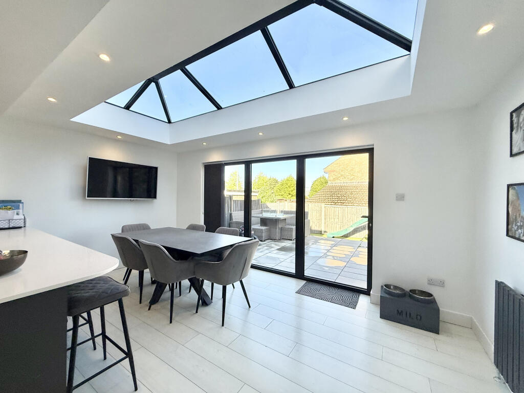 Lime Tree Avenue, Yeovil, Somerset photo 3