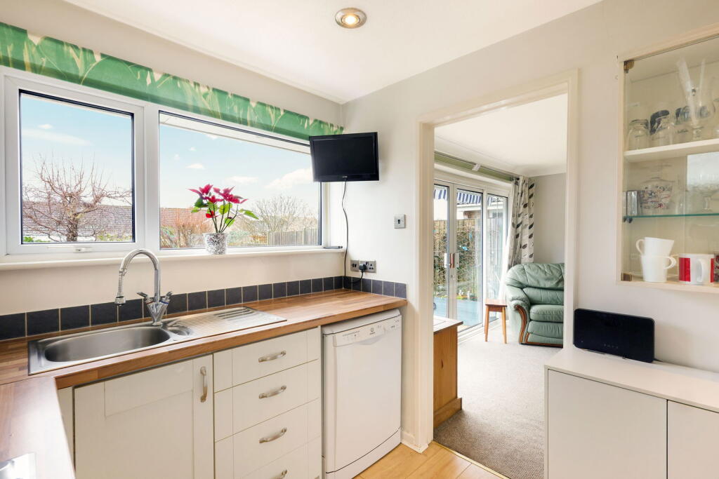 Willow Road,Charlton Kings,Cheltenham,GL53 8PH photo 4
