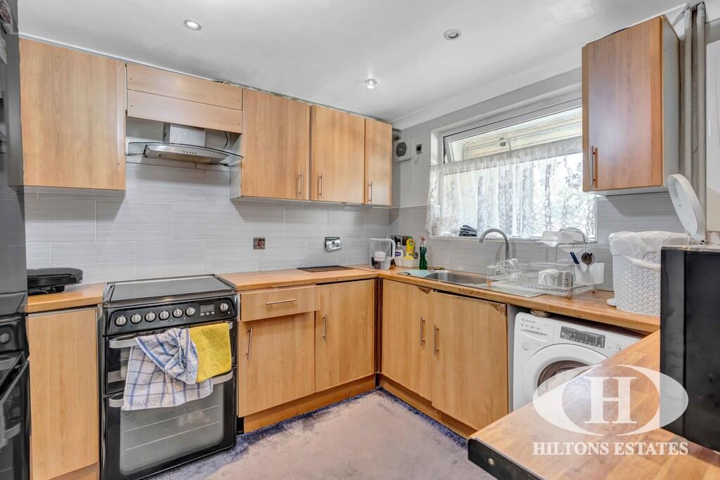 Apartment in Southall - View 4