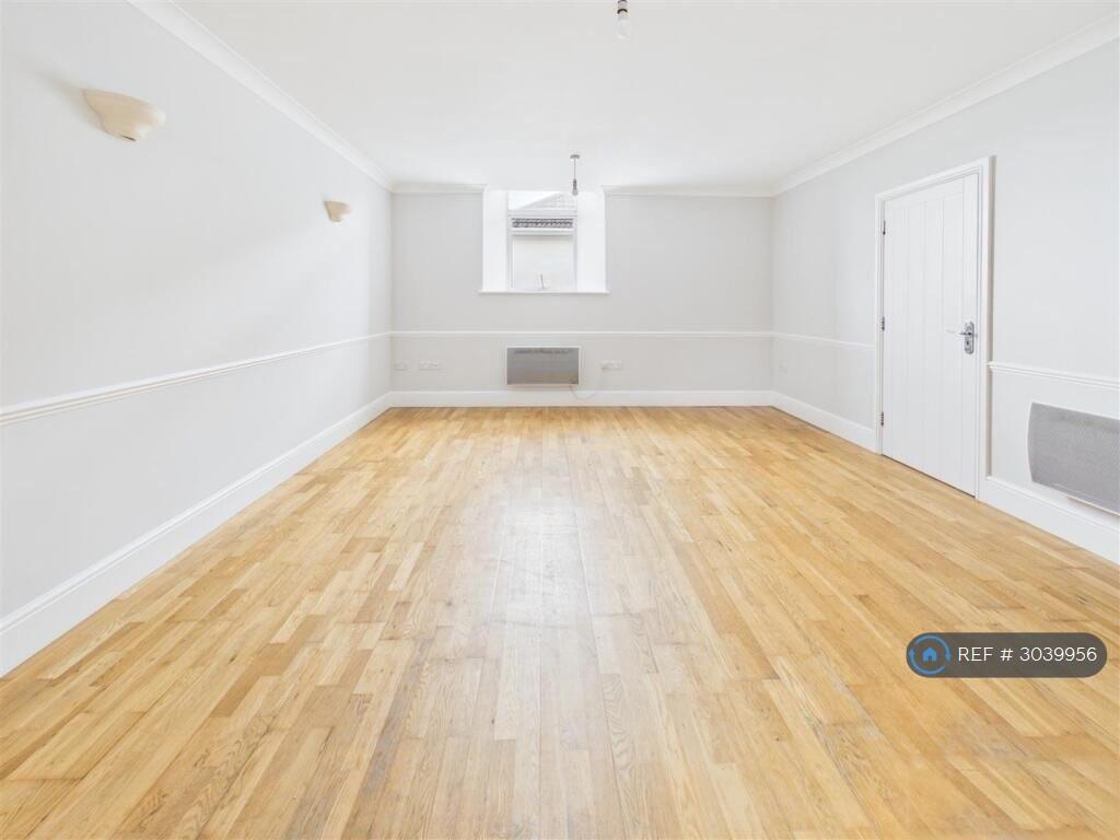 Apartment in Truro, Lanner - View 5