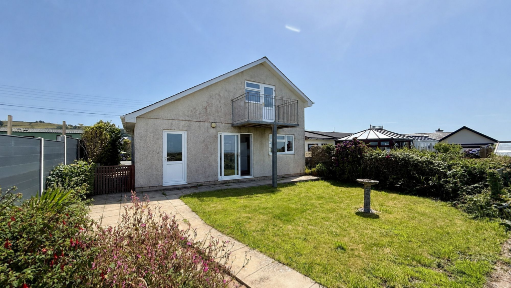 2-bed detached on Llandanwg, Harlech, LL46, £319,950