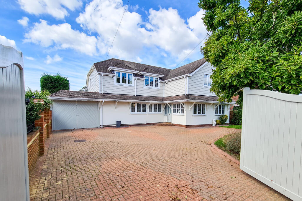 6-bed detached on Wraysbury, Berkshire, £1,450,000