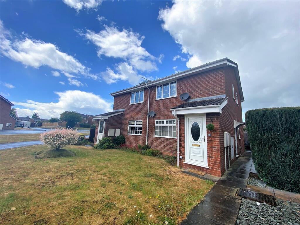 1-bed flat on 3, Glamis Close, £100,000
