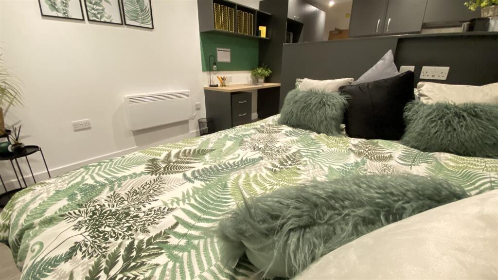 Apartment in Canterbury, Kent - More
