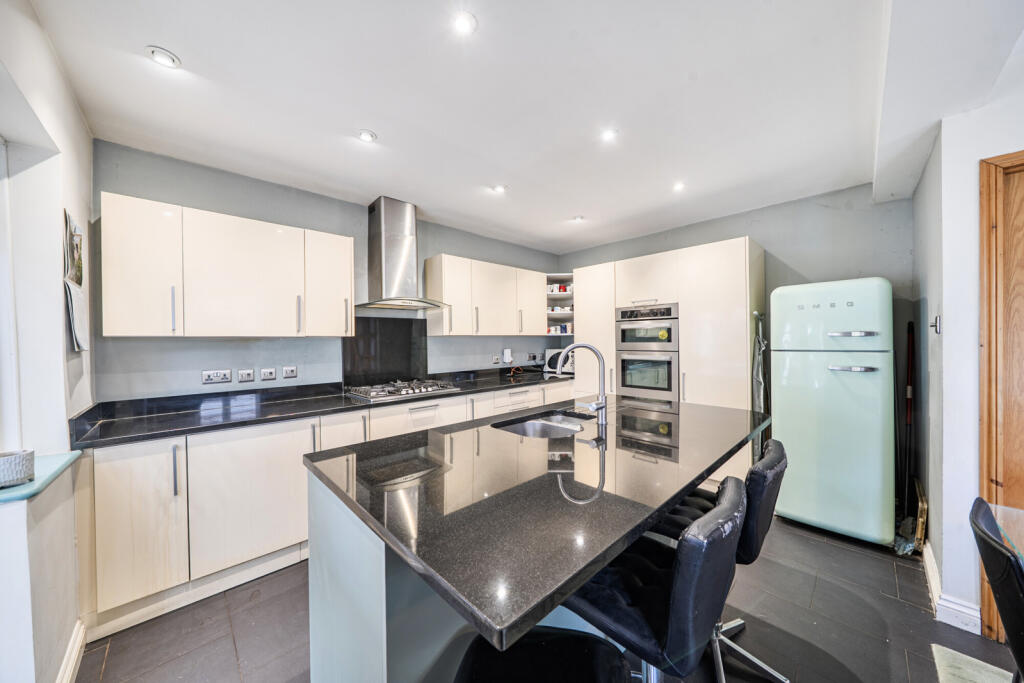 Treve Avenue, Harrow - View 2