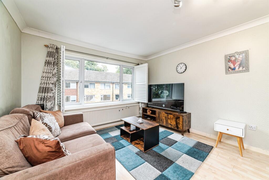 Apartment in Reading - View 5