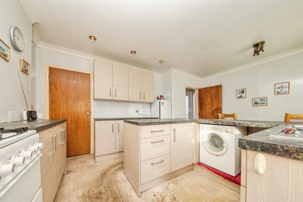 Diamond Close, Ipswich photo 3