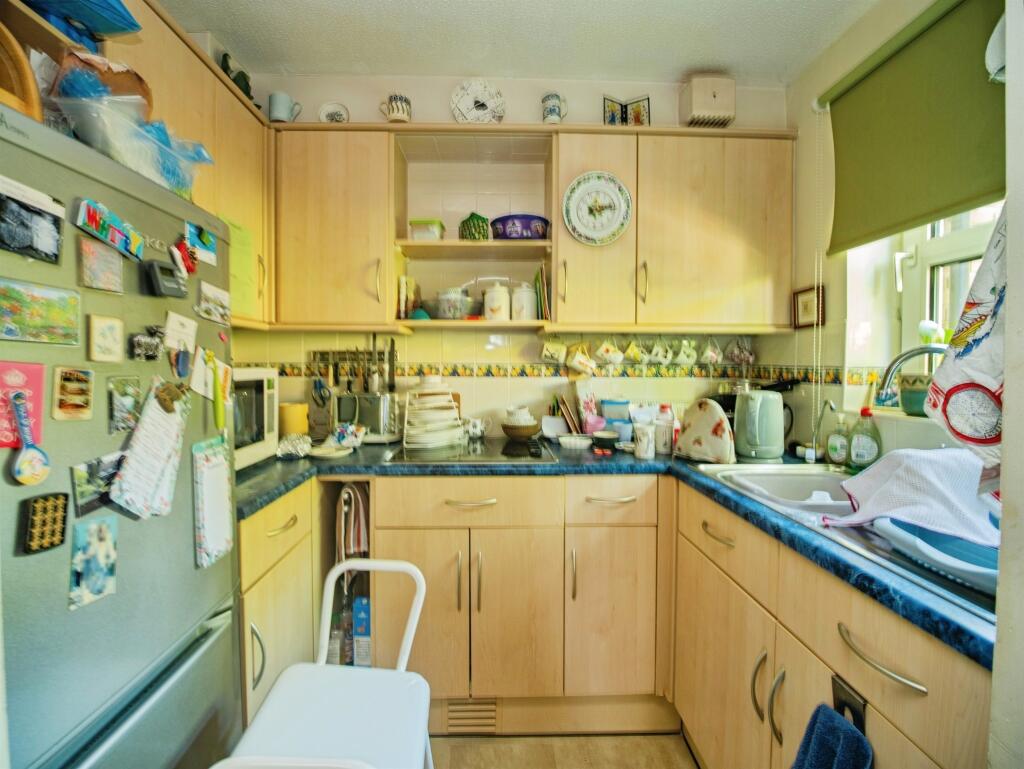 Apartment in Dorchester, Dorset - View 4