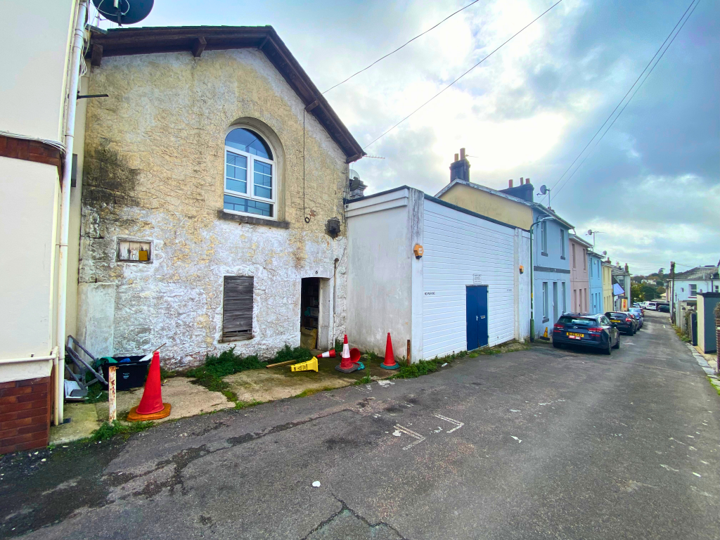 Main image of property: 5 Bath lane, Torquay, Devon, TQ2 5AS