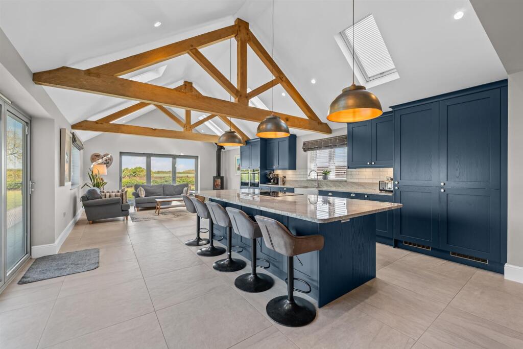 House in Rushcliffe, Aslockton - More