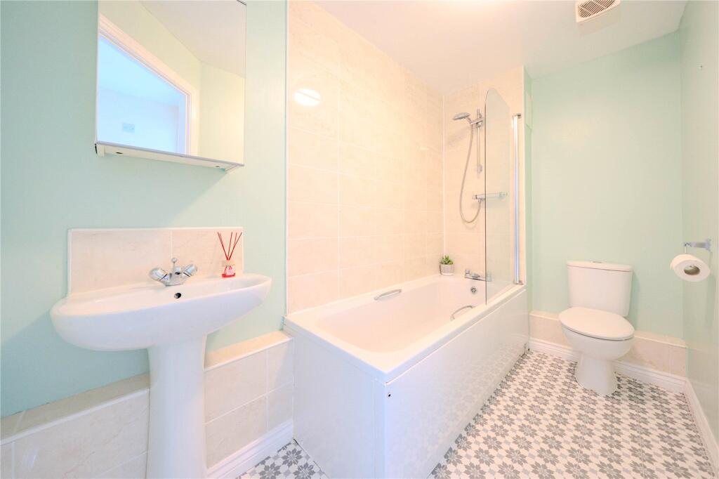 Apartment in Leeds, West Yorkshire - View 2