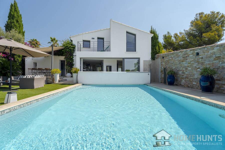 Main image of property: Provence-Alps-Cote d`Azur, Var, Sanary-sur-Mer