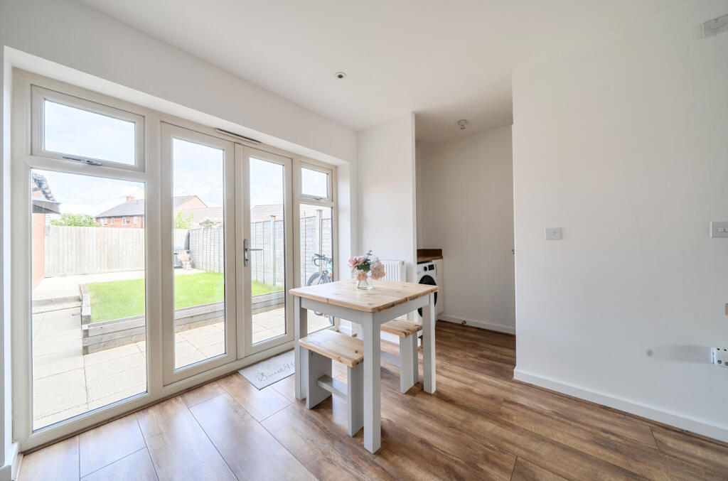 Cinnamon Close, Walton Cardiff, Tewkesbury photo 5