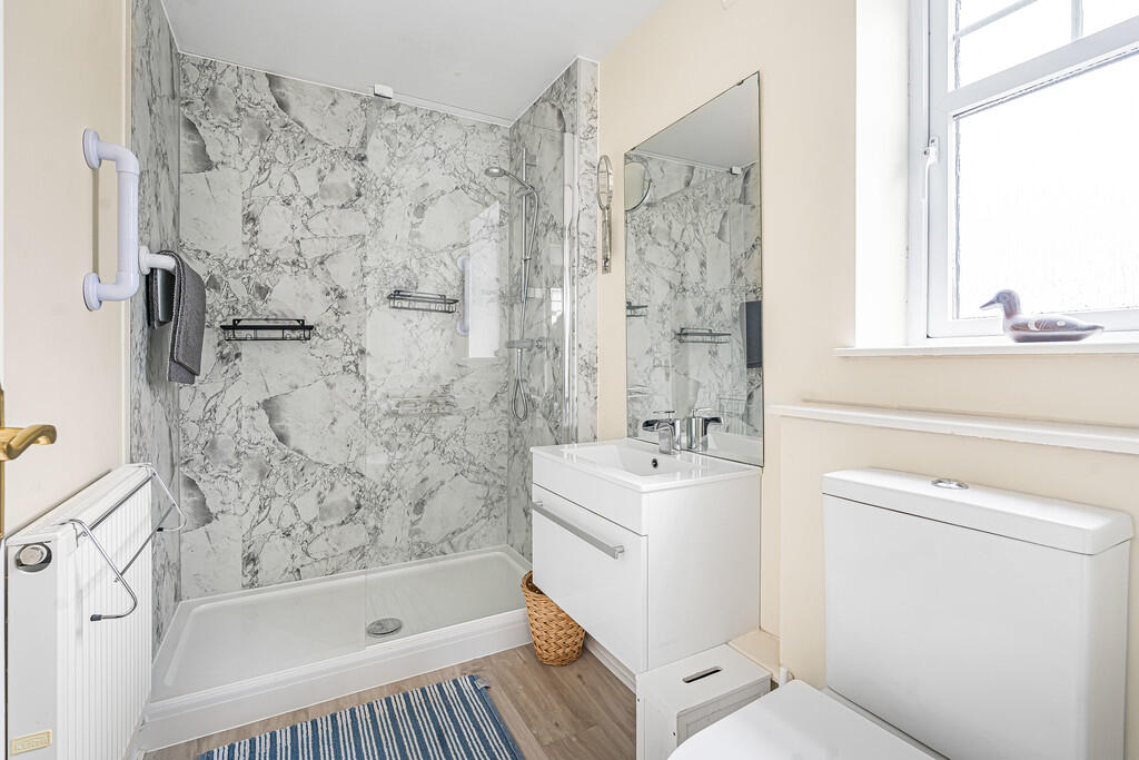 House in Newton Abbot, Chudleigh - More