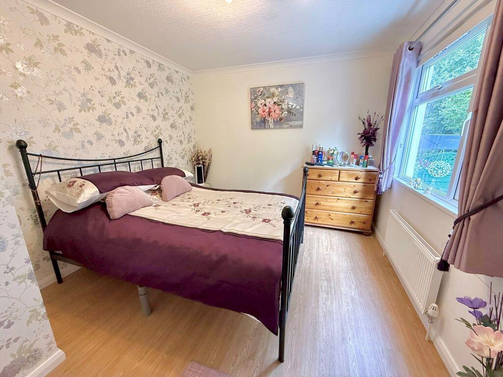 House in Luton - View 5