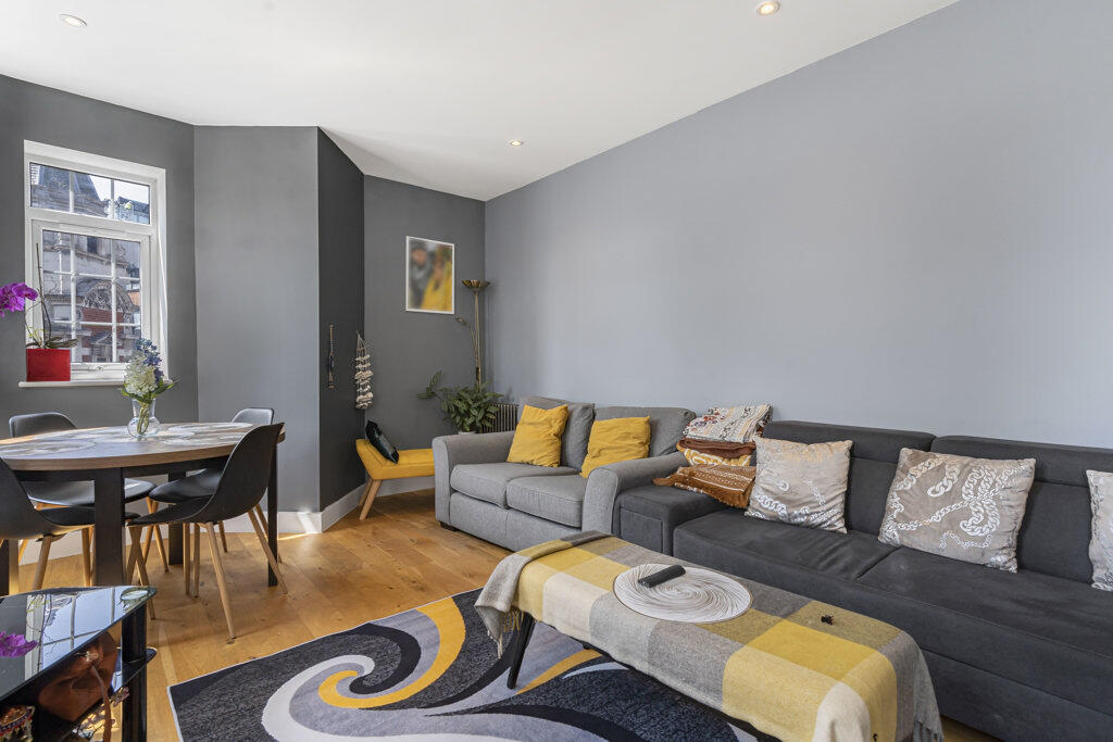 Apartment in Croydon - More