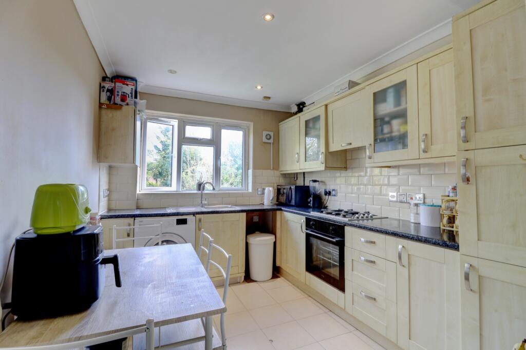 Underwood Road, High Wycombe, Buckinghamshire, HP13 photo 3