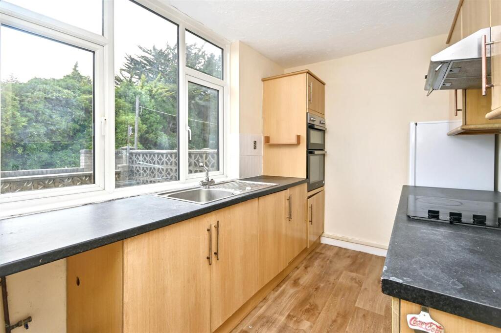 Framfield Way, Eastbourne photo 3