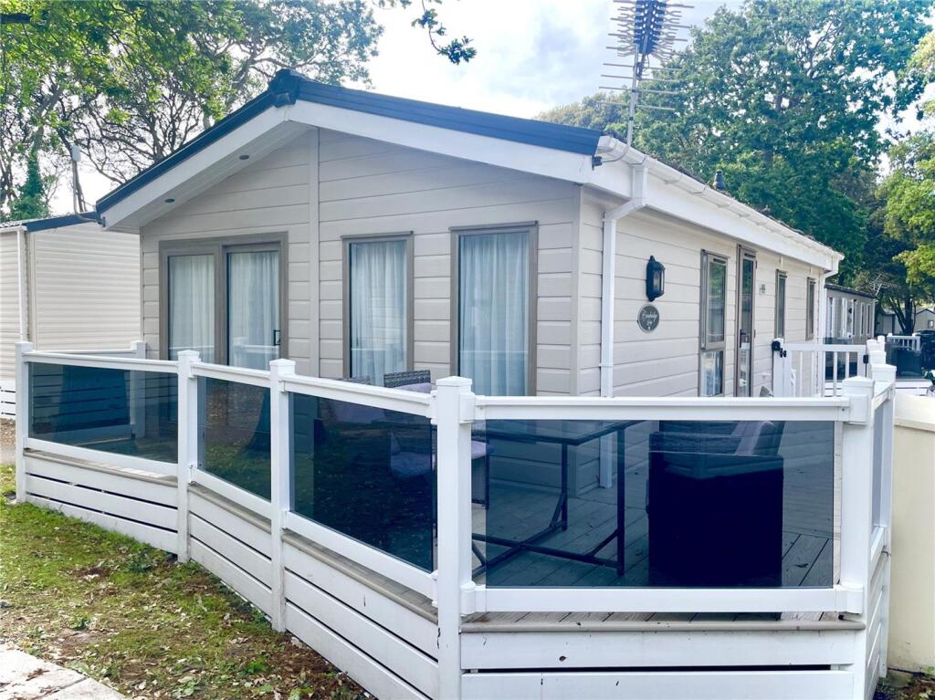 2-bed house on Sandhills Holiday Park, Mudeford, Christchurch, £180,000