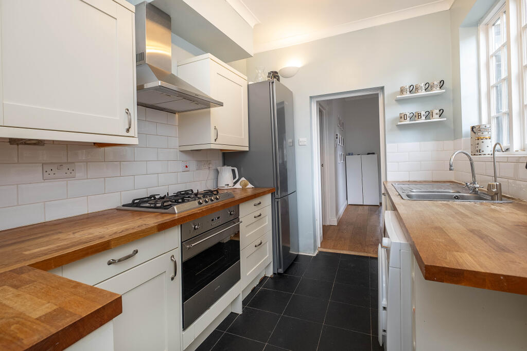 House in Kingston upon Thames - View 4