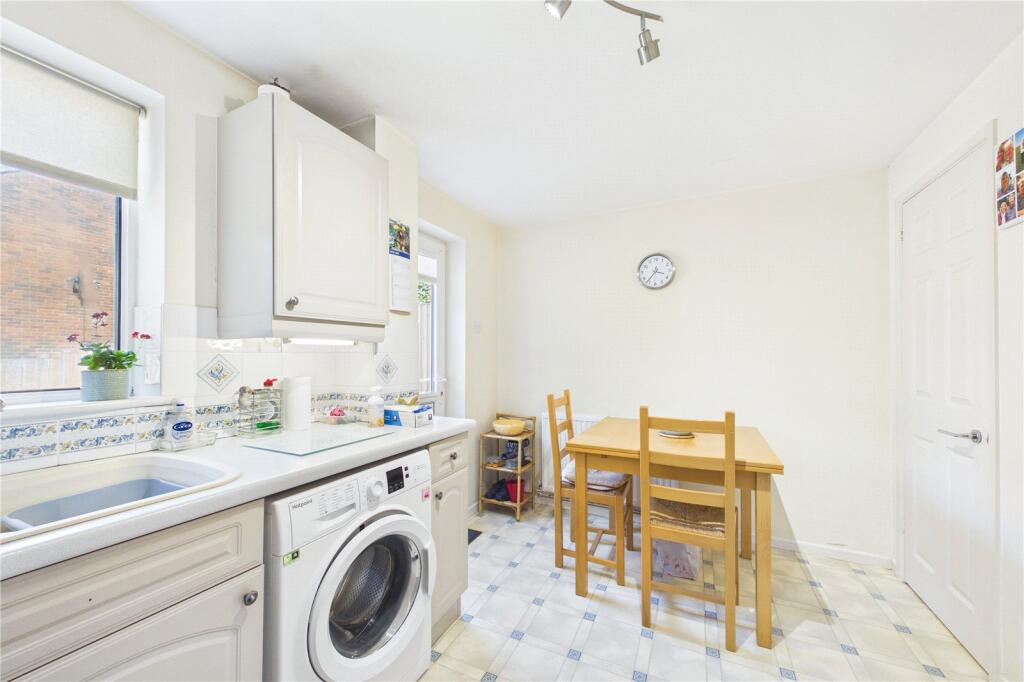 Calleva Close, Basingstoke, Hampshire, RG22 photo 2