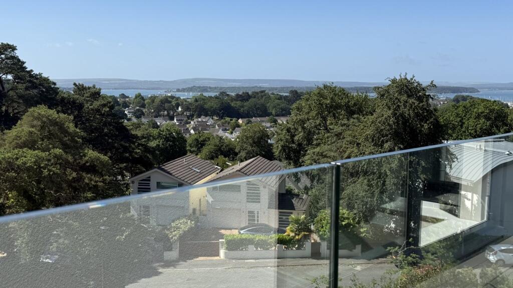 Apartment in Poole, Lower Parkstone - View 2