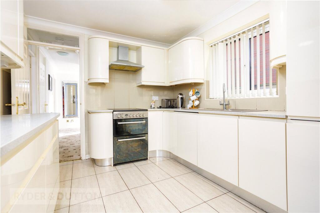 Astbury Close, Springhead, Saddleworth, OL4 photo 3