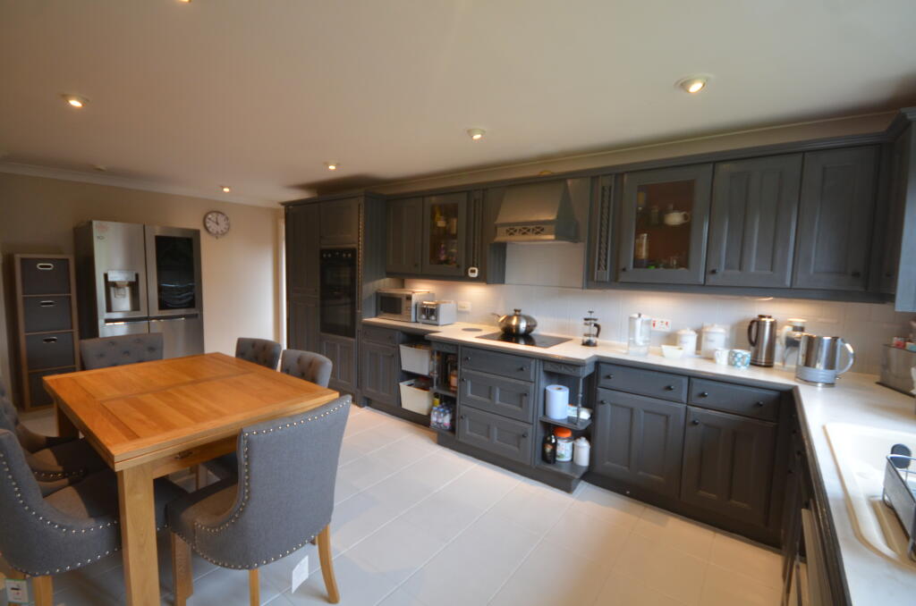 House in Milton Keynes, Shenley Wood, Shenley Church End - View 4