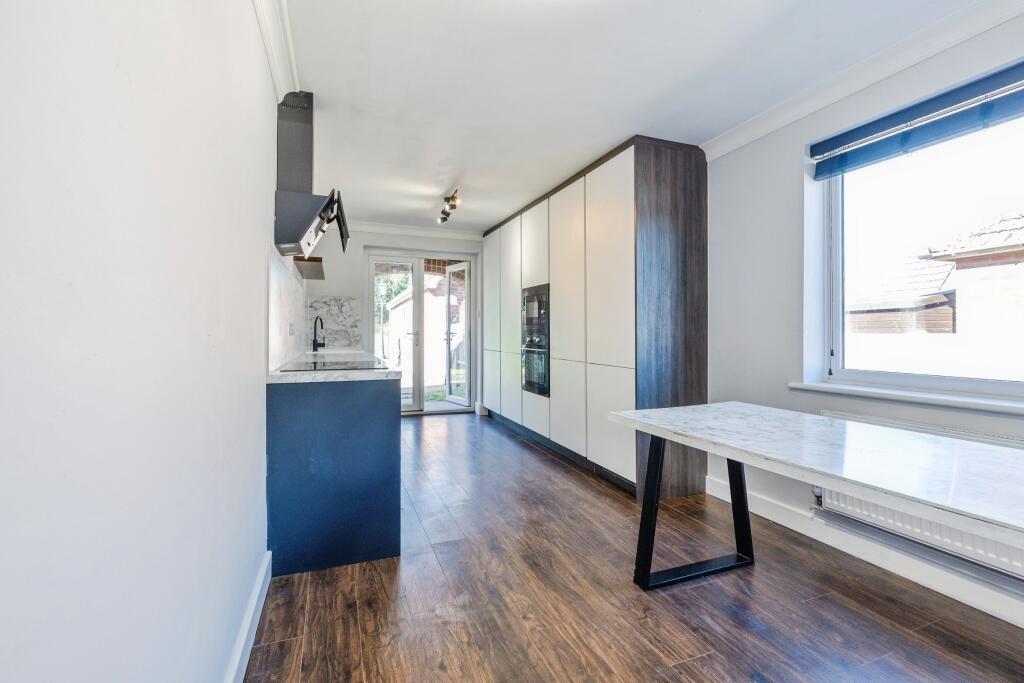 House in Lincoln - View 5