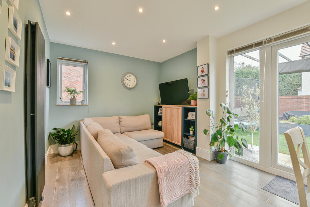 Chadwick Avenue, Woodford photo 4