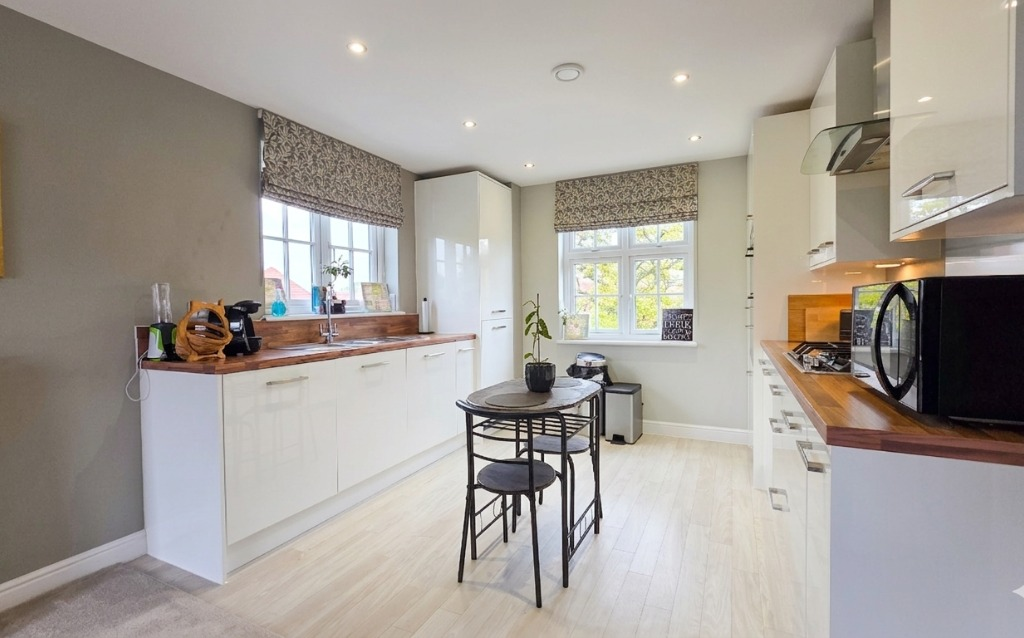 Apartment in Finchampstead - View 2